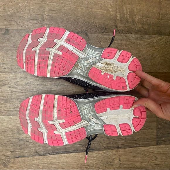 ASICS kayano womens - Picture 3 of 5